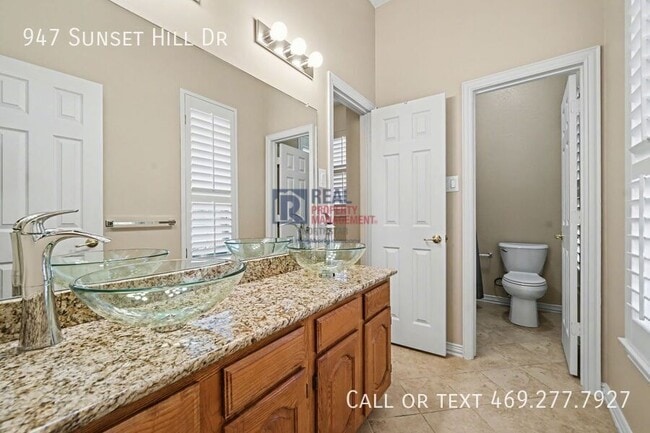 Building Photo - 947 Sunset Hill Dr