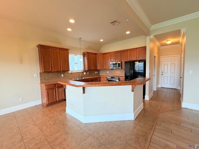 Building Photo - 41188 Lakeway Cove Ave