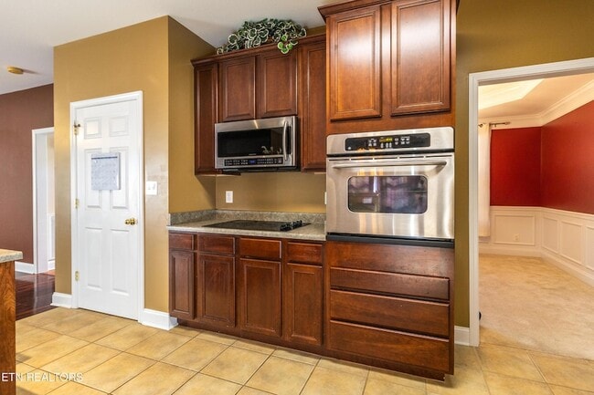 Building Photo - 8334 Bay Gardens Ln