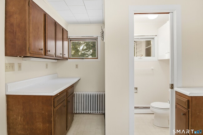 Building Photo - 815 E Main St