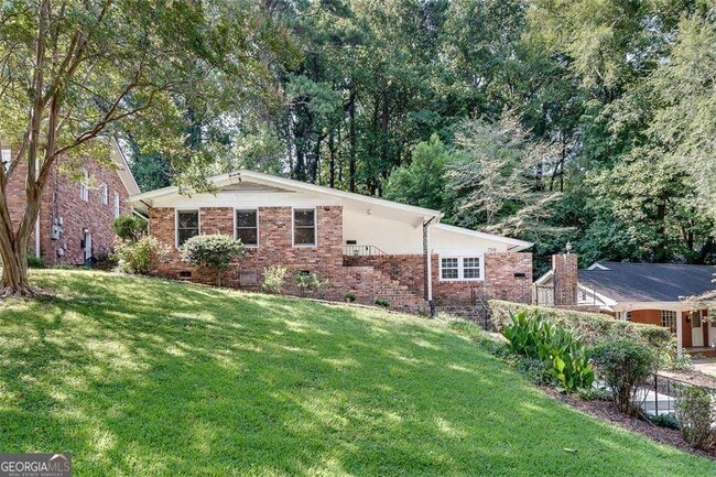 Building Photo - 799 Marstevan Dr NE