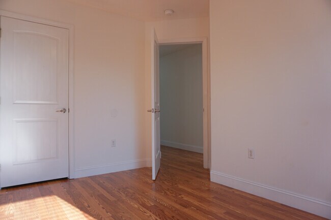 Building Photo - 127 Bronze Cir