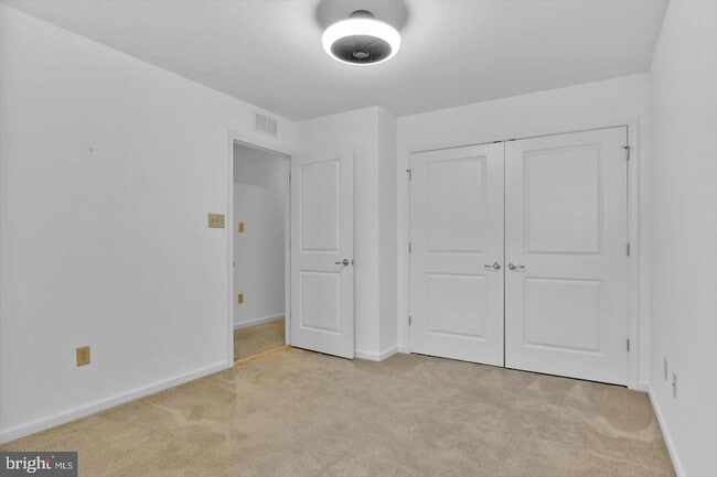 Building Photo - 7 Rowand Way E
