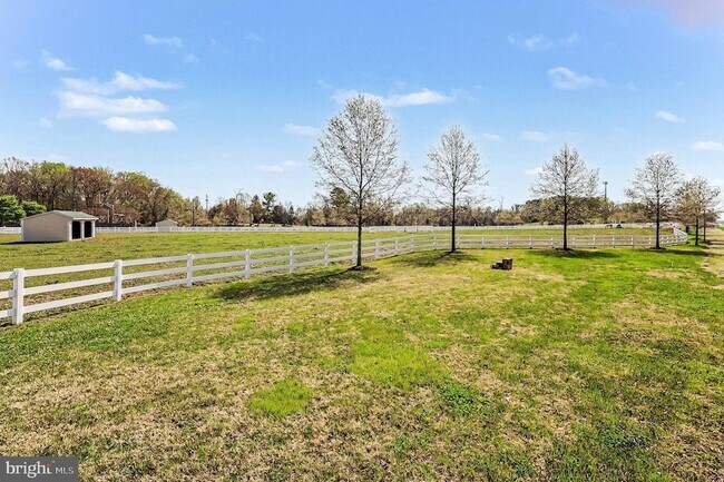 Building Photo - 10878 Foxtrot Cir