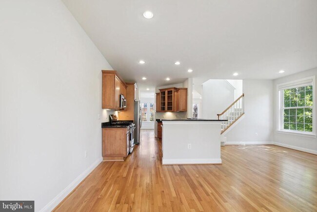 Building Photo - 47581 Royal Burnham Terrace