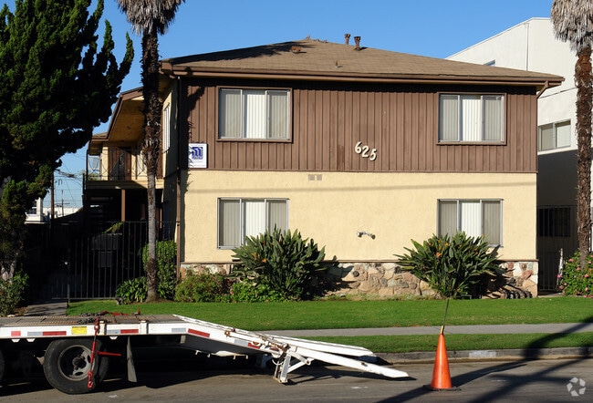 Building Photo - 625 S Grevillea Ave
