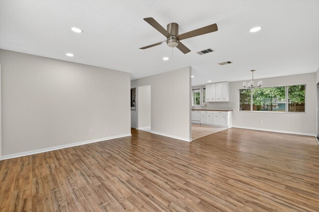 Building Photo - 2252 SE Aneci St