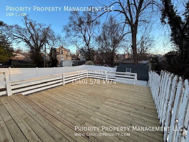 Building Photo - 188 Logan Ln