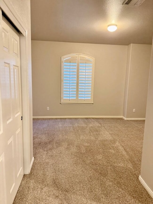 Building Photo - Beautiful one story stone home in Estates at Settlers Park