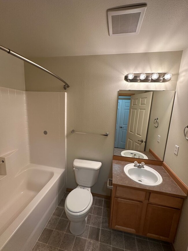 Building Photo - 2523 Evans Ct