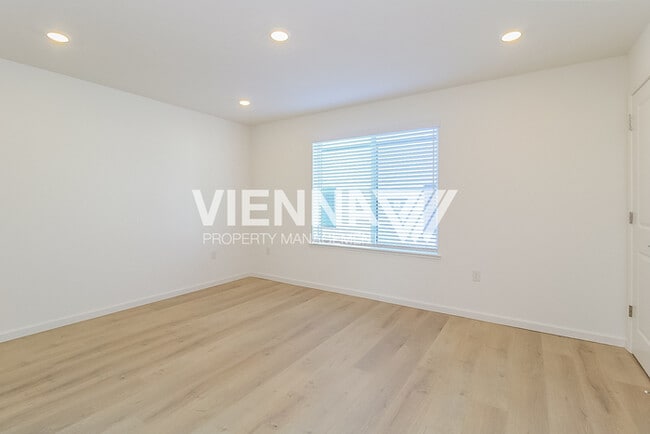 Building Photo - Brand NEW Antelope Home is RENT READY!!