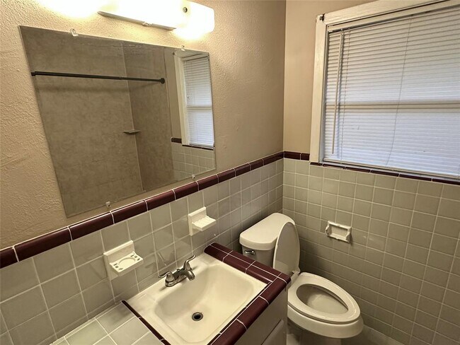 Building Photo - 3216 Edmonton Dr