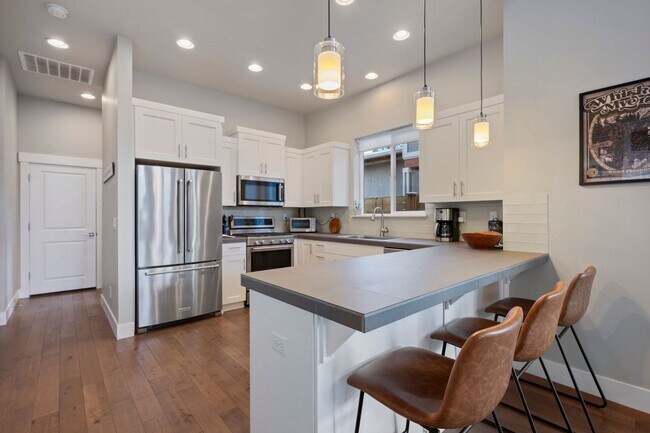 Building Photo - 63374 NW Clearstone Dr