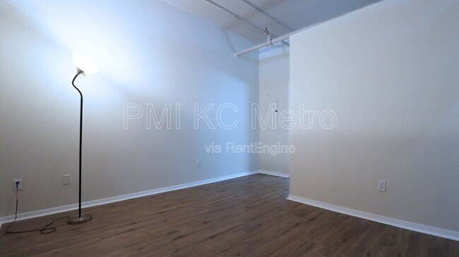 Building Photo - 200 Main St