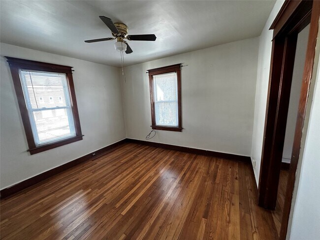 Building Photo - 43 Emma St