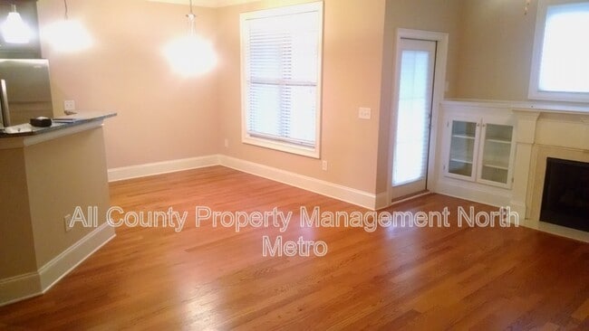 Building Photo - 6465 Chariot St