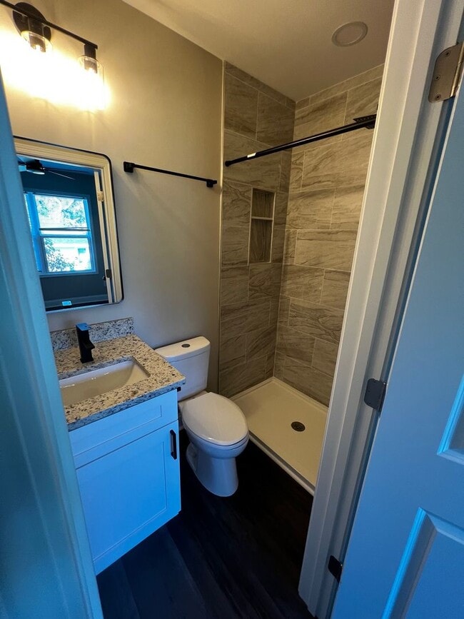 Building Photo - 1218 House St