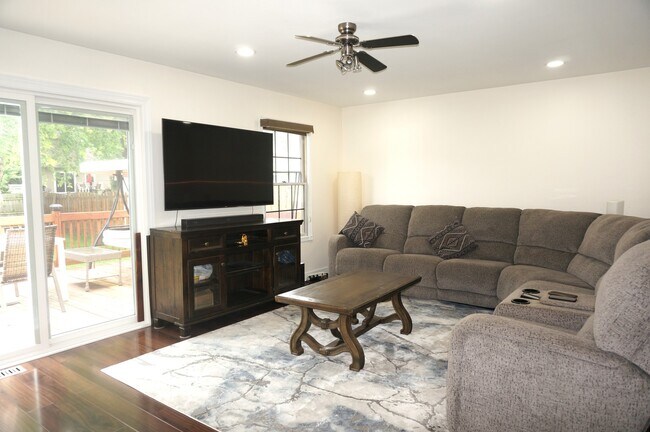 Building Photo - 1851 Longboat Dr