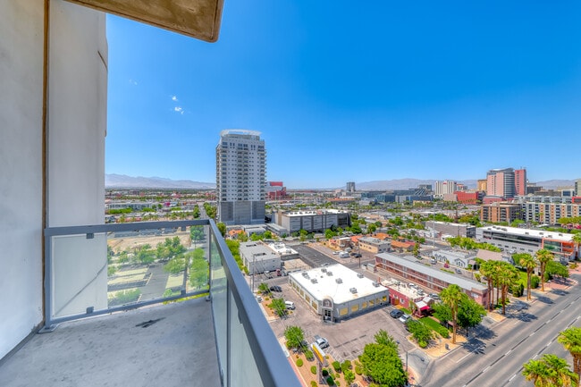Building Photo - 900 S Las Vegas Blvd