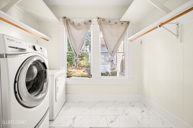 Building Photo - 2301 Hill St