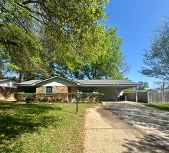 Building Photo - Southern Hills!!