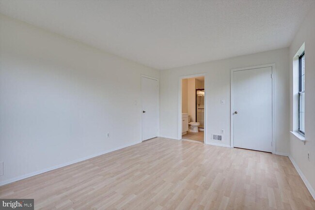 Building Photo - 64 Taylor Dr