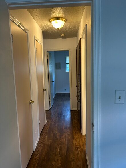 Building Photo - 1317 Lakecrest Dr