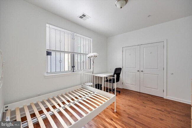 Building Photo - 1322 N 15th St