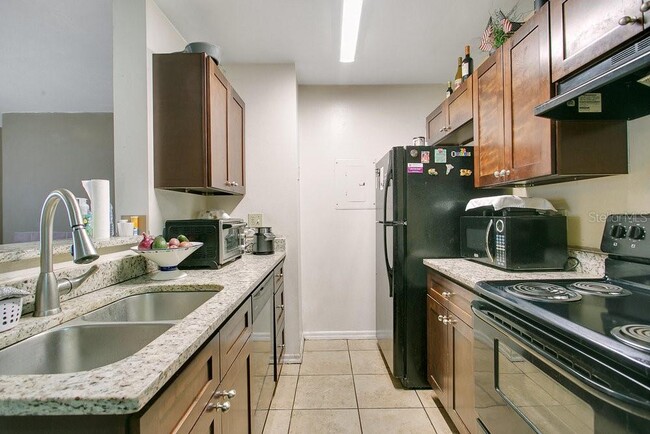Building Photo - 5986 Westgate Dr