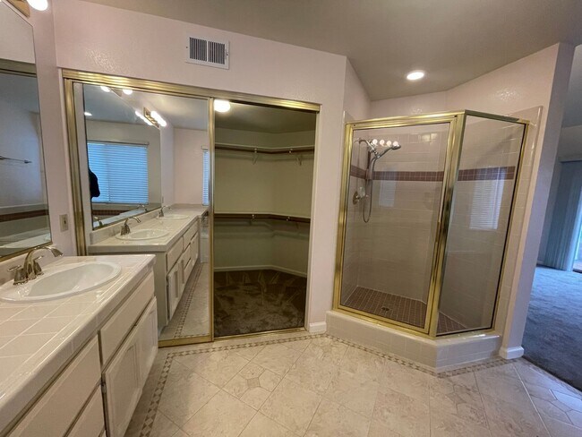 Building Photo - Broadstone neighborhood 4 bedroom home with pool!