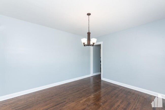 Building Photo - 5 bedroom in Evanston IL 60202