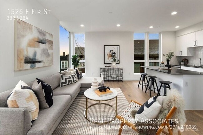 Building Photo - 1526 E Fir St