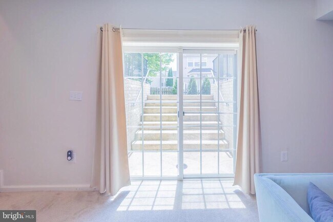 Building Photo - 8727 Raleigh Mews