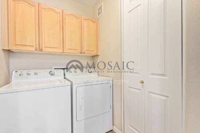 Building Photo - 3800 S Cantabria Cir