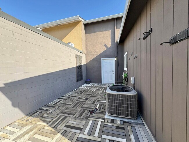 Building Photo - Spacious Single Family Home in Lakes & Birds Fremont