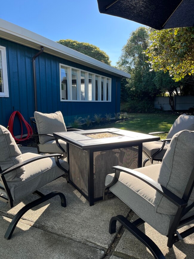 Building Photo - 1844 Heather Ln