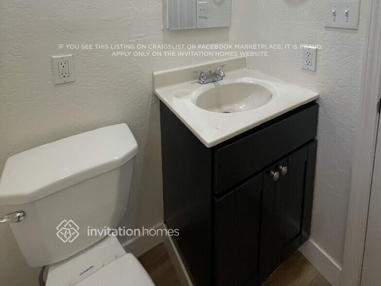 Building Photo - 6121 N Haven Dr