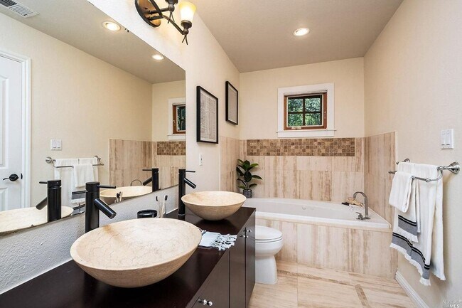 Building Photo - FIVE BEDROOM THREE AND HALF BATH HOME ON C...
