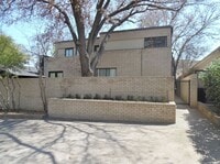 Building Photo - Wonderfully Remodeled Duplex Near River Crest Country Club!