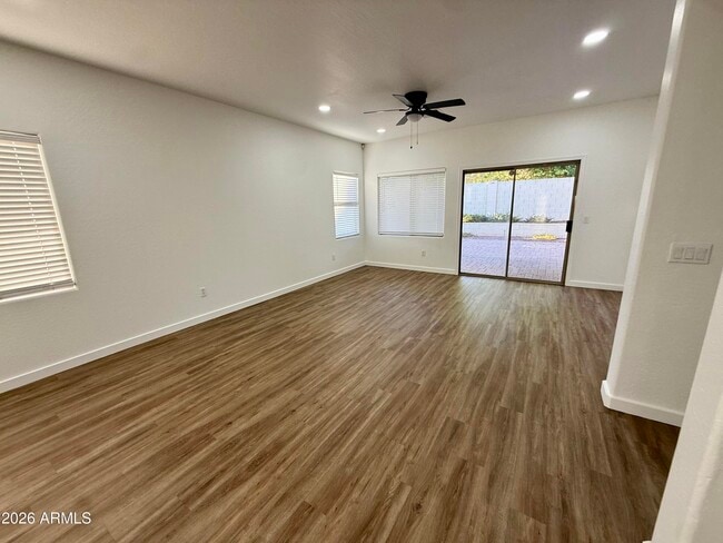 Building Photo - 15238 W Custer Ln