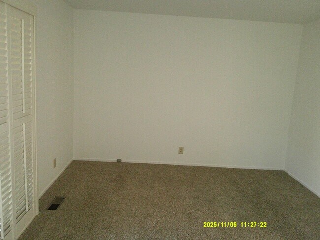 Building Photo - 390 S Almond St