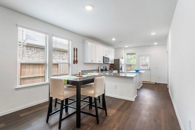 Building Photo - 14483 Cedar Ledge Ln