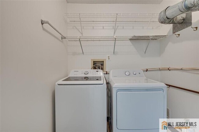 Building Photo - 64 Taylor Dr