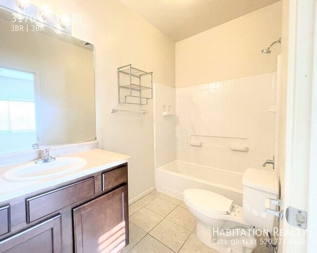 Building Photo - 3170 E 4th St