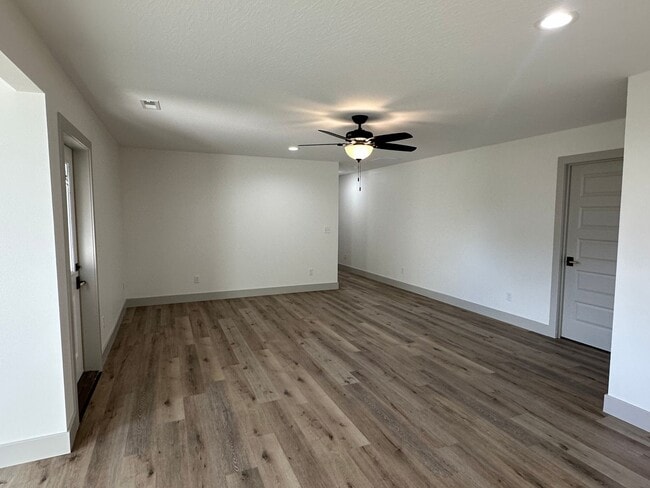 Building Photo - NEW CONSTRUCTION 5 Bed 3 Bath w/ Walk Out Basement Waynesville School District