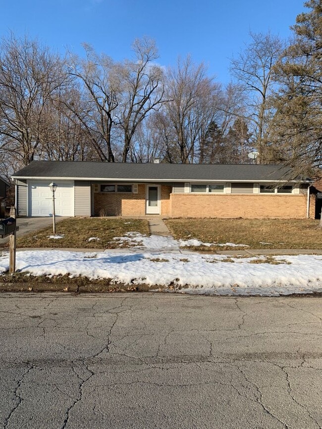Primary Photo - 4720 Cayuga Rd
