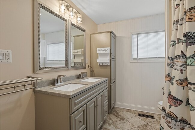 Building Photo - 13 E Edgewater Dr