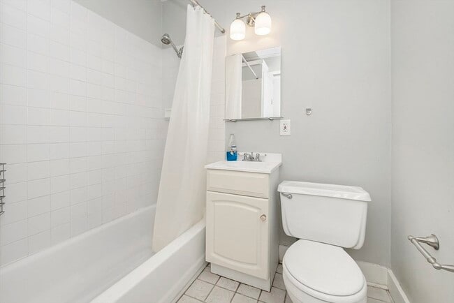 Building Photo - 473 Beacon St