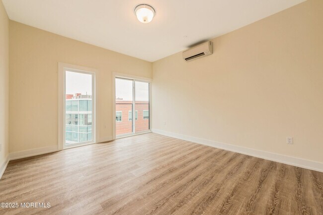 Building Photo - 700 Bangs Ave