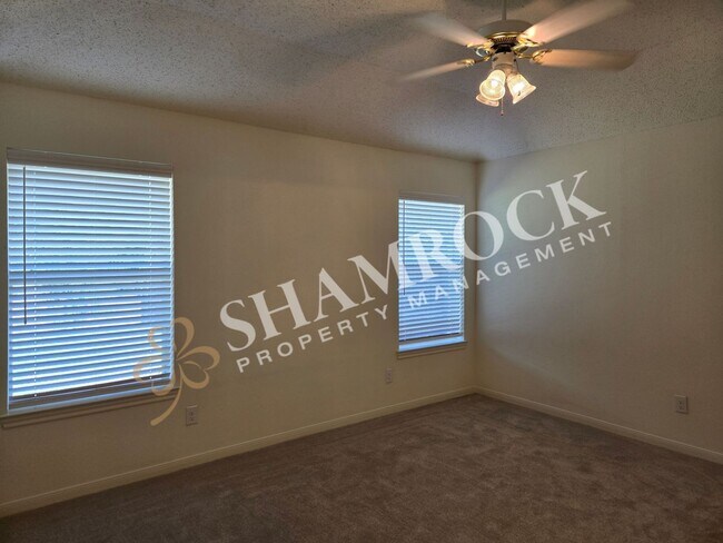 Building Photo - 2/2 Duplex in Midway ISD!